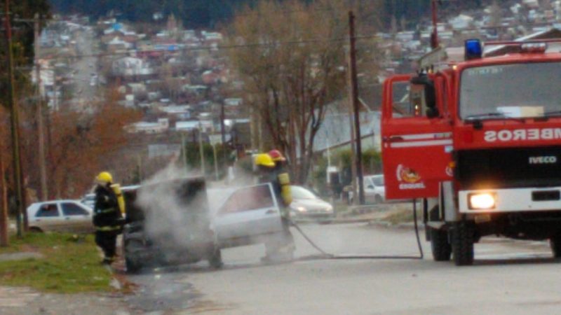 Sofocaron el fuego en una camioneta