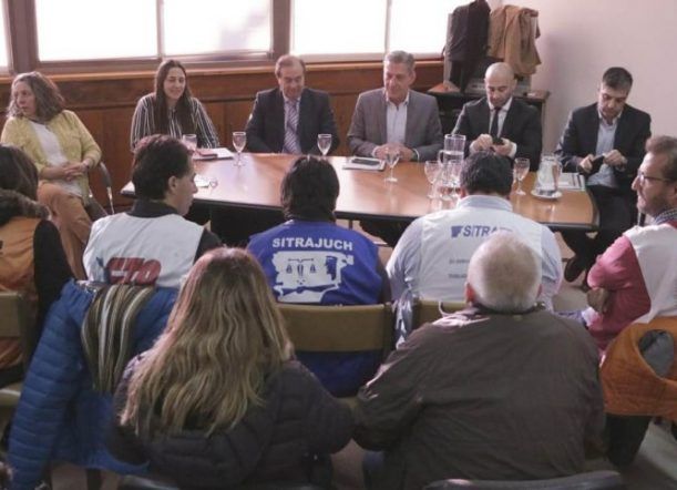 El gobierno se comprometió a mantener diálogo con los gremios