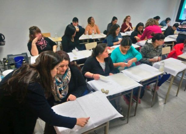 Con gran participación, dictan curso de fieltro en Esquel