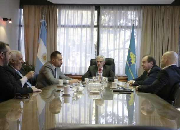 Situación financiera: El Ejecutivo se reunió con los otros poderes