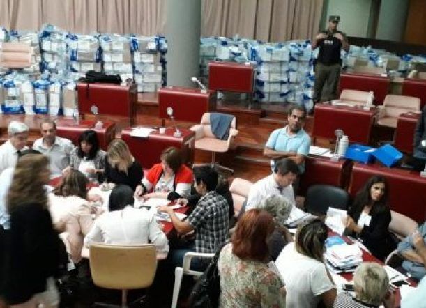 Hoy comienza el escrutinio definitivo de las PASO