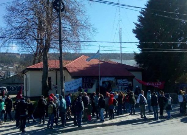 Marcha en Esquel en repudio por los hechos de Comodoro