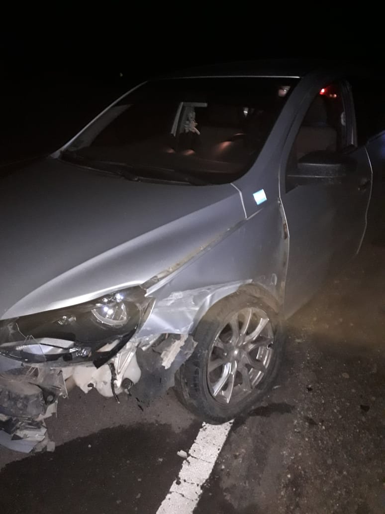 Perdió el control del auto y chocó contra el guardarail