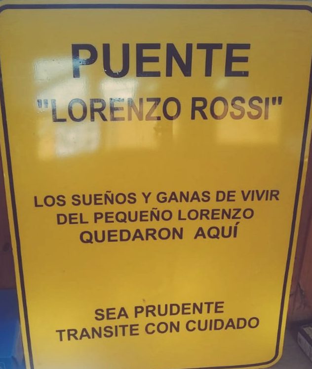 Puente Lorenzo Rossi: Instalan nuevo cartel de conciencia vial