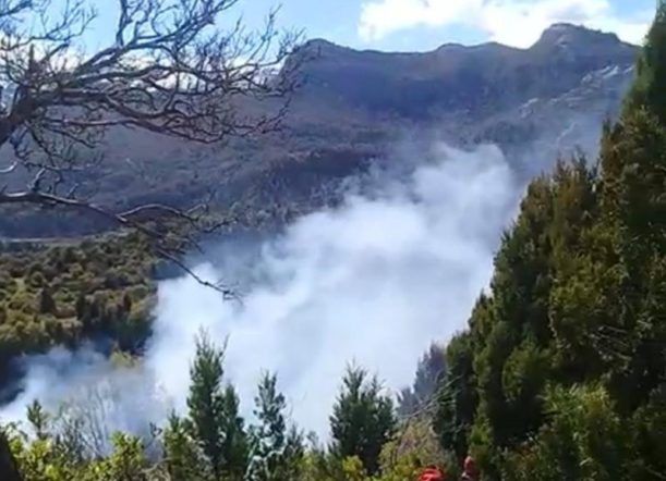 Incendio forestal en la ruta a la Presa Futaleufú