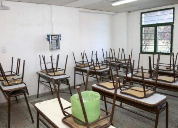Docentes: sigue el paro hasta el martes mientras evalúan propuestas