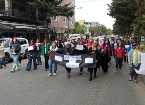 “Paren de matarnos”: Marcha contra los femicidios en Esquel