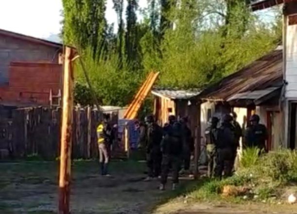 Drogas en la Comarca: realizan varios allanamientos simultáneos