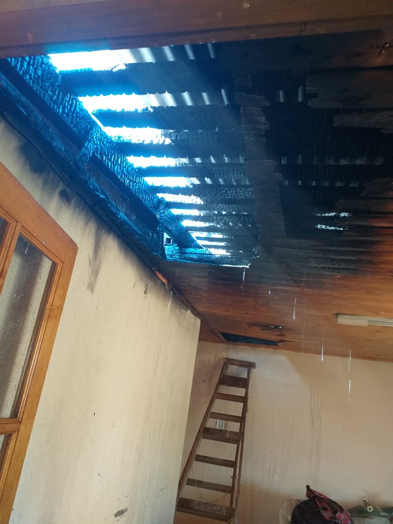 Un cortocircuito generó un incendio en una vivienda