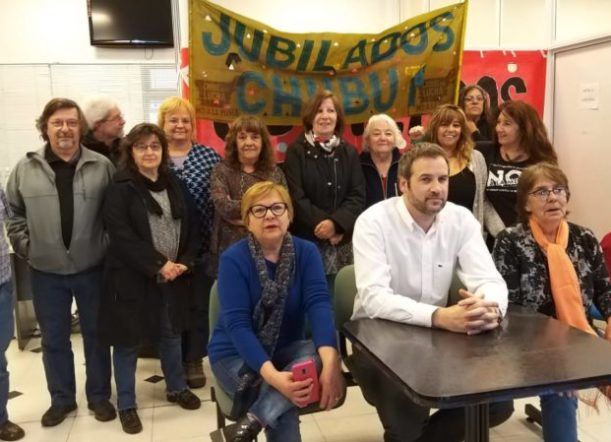 Jubilados de Esquel viajan a reunirse con autoridades del ISSyS