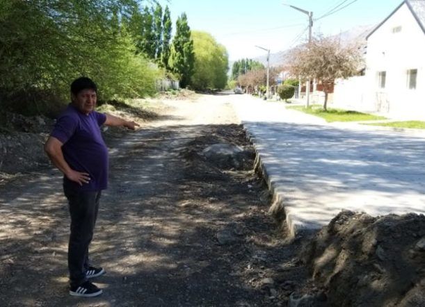 El abandono de la obra en calle Tamburini sigue complicando