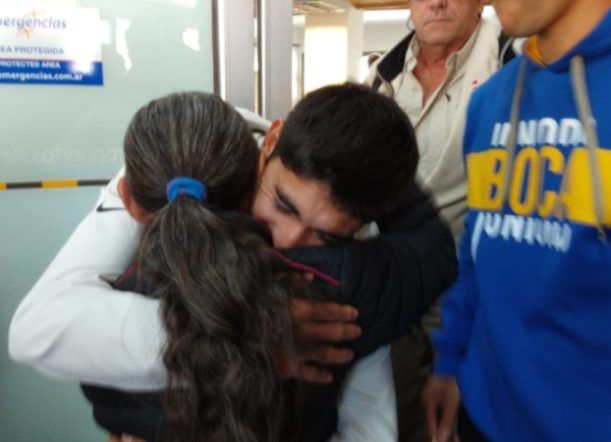 Emoción en el recibimiento a Coco Muñoz en Esquel