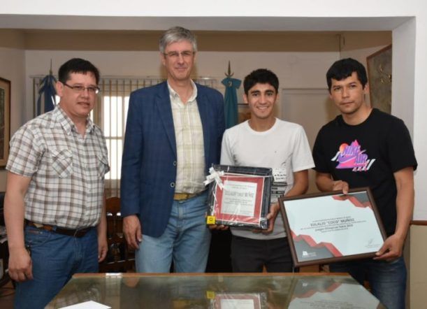 El municipio distinguió al atleta olímpico “Coco” Muñoz