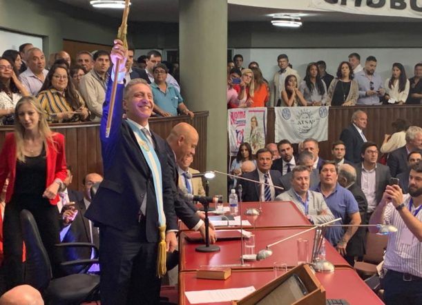 Asumió Arcioni y convocó a todos “a transformar Chubut”