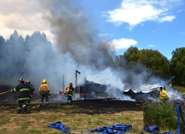 Incendio devastó un galpón, un motorhome y la mudanza de la casa