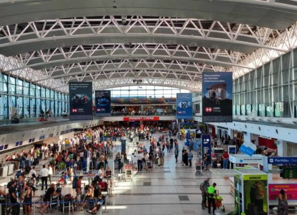 Gobierno confirma recargo a las compras en el exterior