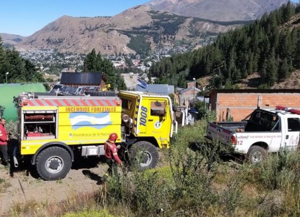 El incendio en el patio de una casa generó alerta
