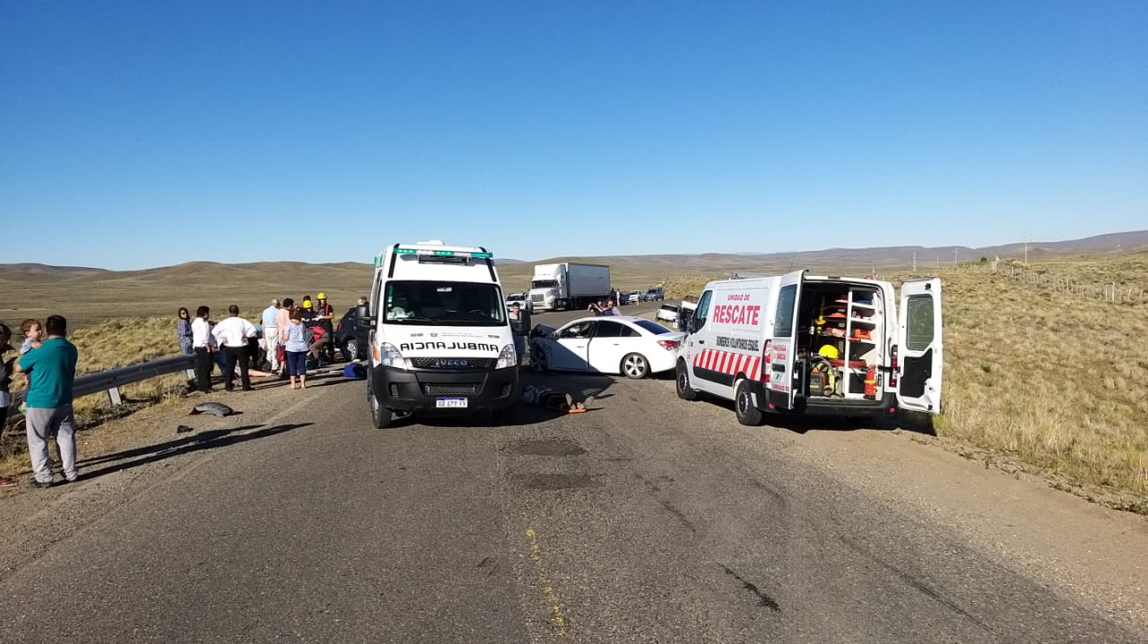 Seis heridos en un violento choque frontal sobre Ruta 40