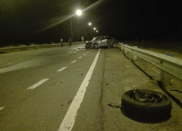 Fuerte choque en el cruce al lago en la madrugada