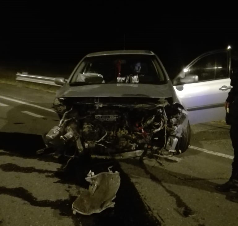Fuerte choque en el cruce al lago en la madrugada