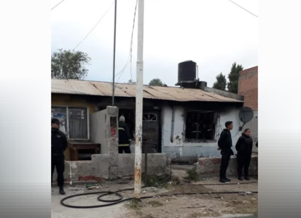 Una familia murió carbonizada tras un incendio intencional