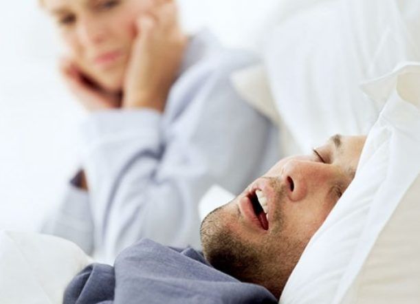 Crean una novedosa almohada anti ronquidos