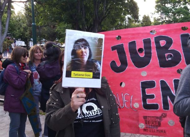 Minería: en Esquel marcharon con la imagen de los diputados