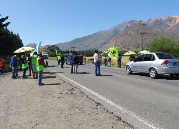 Esquel: El reclamo de la UOCRA volvió a la ruta