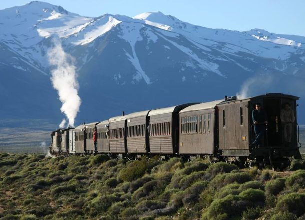 La Trochita viaja completa y suma salidas por la tarde