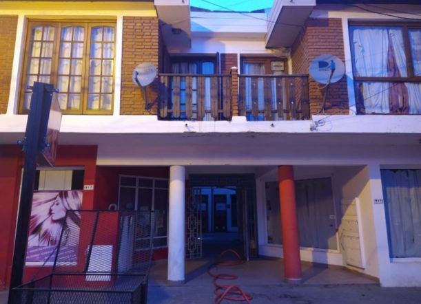 Incendio provocó graves daños en un departamento