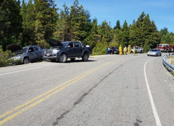Epuyén: Chocó un auto estacionado al costado de la ruta