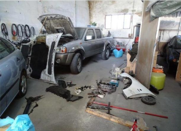 Comenzaron a inspeccionar talleres y encontraron autos robados
