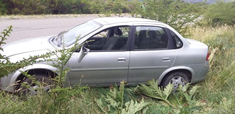 Volcó un automóvil a la altura de Laguna Terraplén
