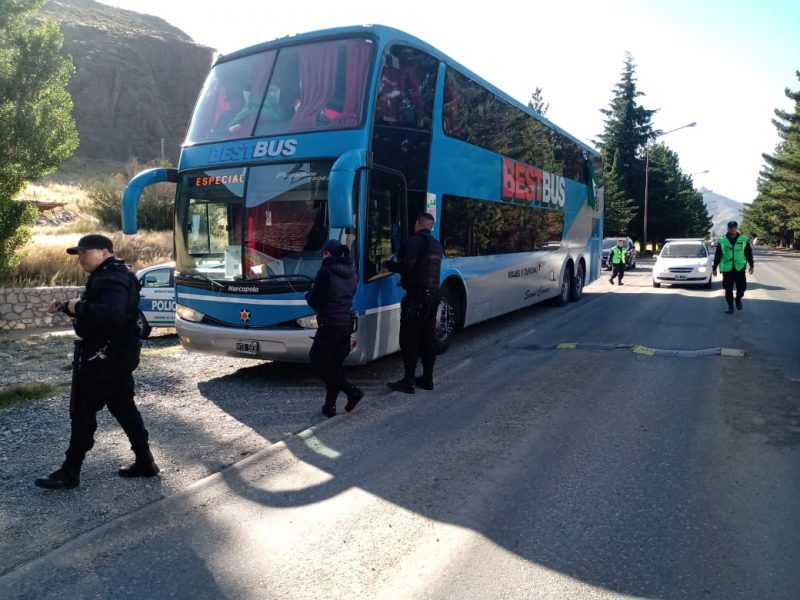 Secuestran alcohol, drogas y cuchillos a hinchas de Germinal