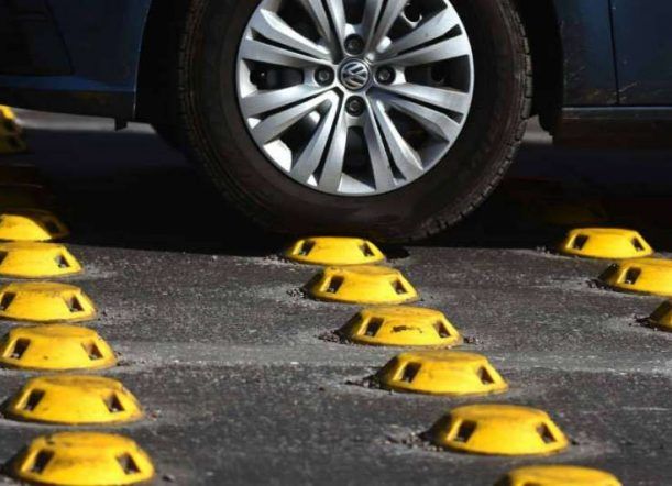 Cuestionan las tachas reductoras de velocidad en Rada Tilly
