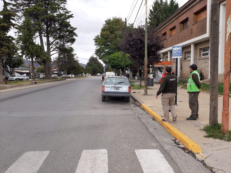 Un auto embistió a un peatón en Fontana y Alvear