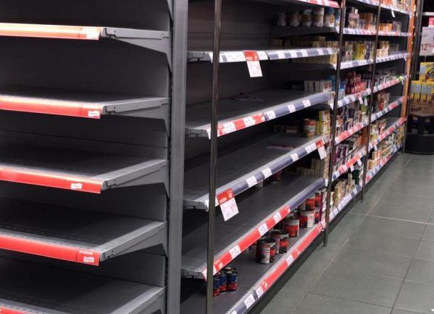 Detectan sobreprecios en alcohol en gel y falta de productos