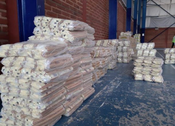 Cómo organizan la compra a mayoristas para la asistencia alimentaria