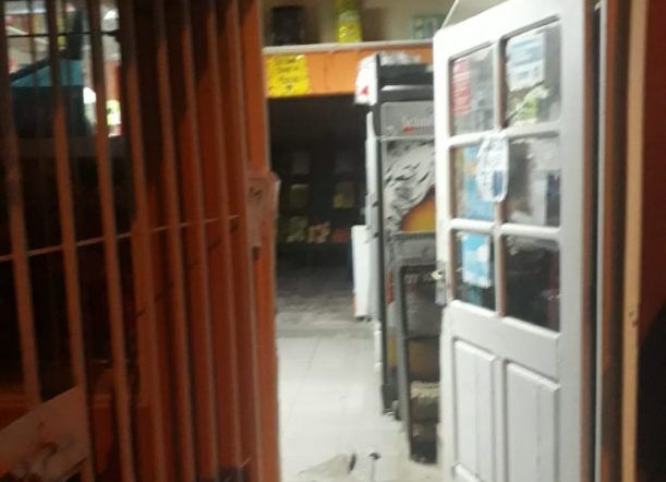 Robaron importante cantidad de bebidas alcohólicas de un local