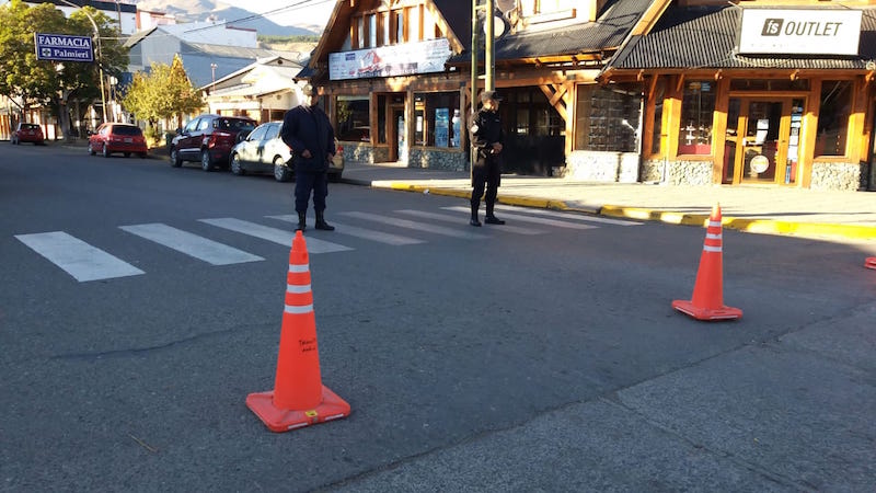 Restringen con controles el ingreso al microcentro de Esquel