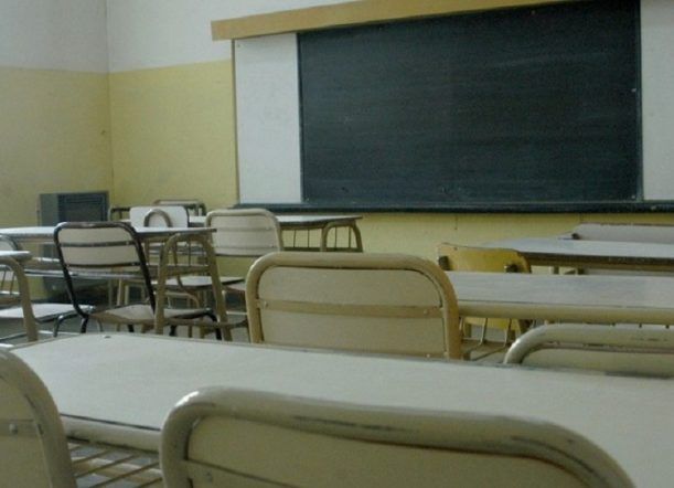 Educación: Docentes suplentes no podrán cesar en sus cargos