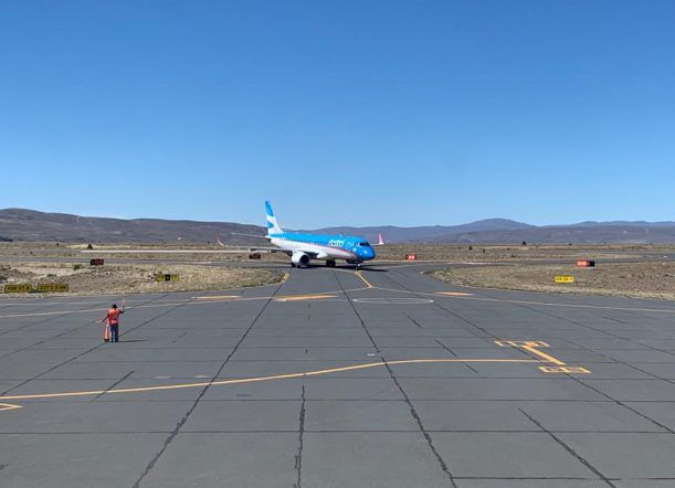 Pandemia: Llegó otro avión a Esquel con 92 personas