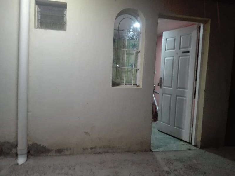 Sorprendió a una mujer en su casa: le robó efectivo y el celular