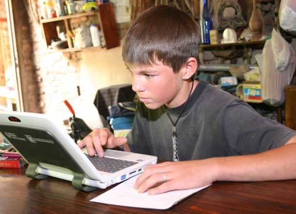 ATECH llama a suspender clases virtuales por el no pago de sueldos