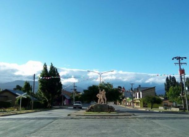 El Maitén:Apedreó una ventana y fue reducido por un vecino