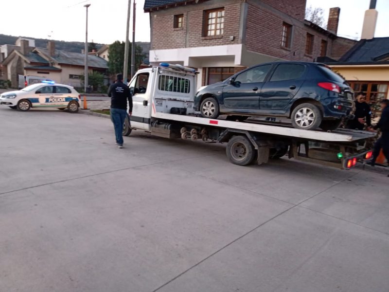 Secuestran autos adulterados en controles policiales