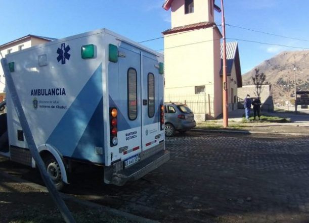 Choque entre una ambulancia y un auto sin lesionados