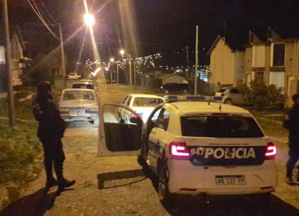 Demoran a jóvenes por circular en un auto con alcohol