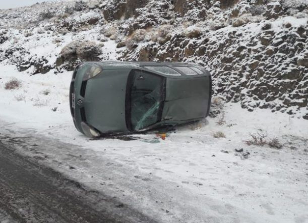 Nieve en Ruta 40: Perdió el control y volcó