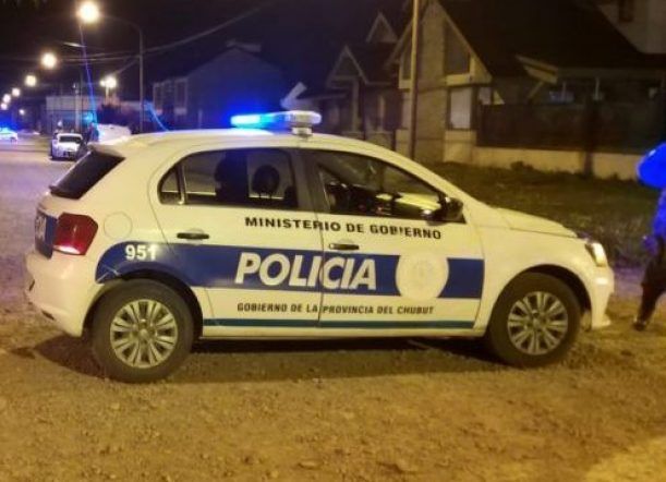 Varios contraventores y un kiosco abierto después de hora